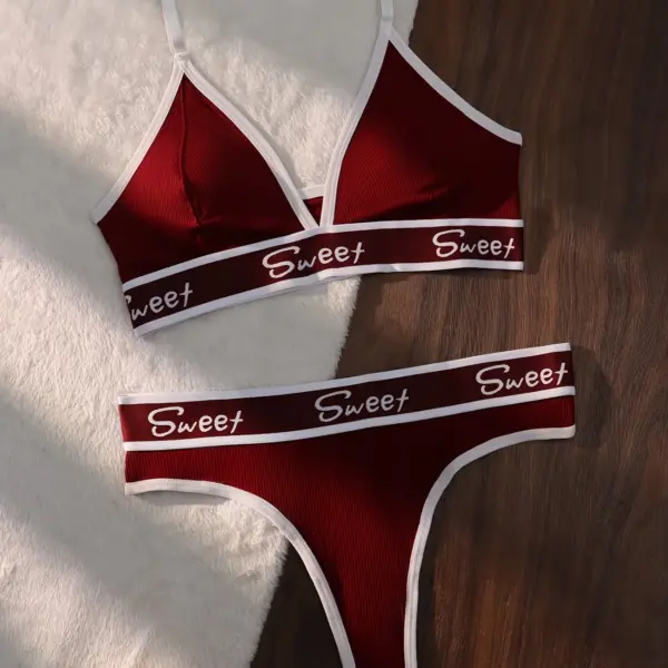 Sports Lingerie Set – Colorblock Letter Print Short Bra and Underwear