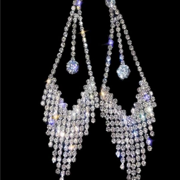 Moonlit Kiss Earring